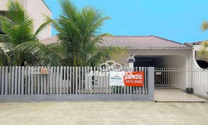 Casa com 3 dormitórios à venda, 130 m² por R$ 690.000,00 - Centro - Guaratuba/PR