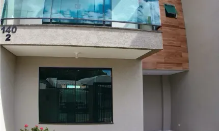Vendo Sobrado novo com suite, 80M2 Bairro Uberaba. Area tranquila e segura