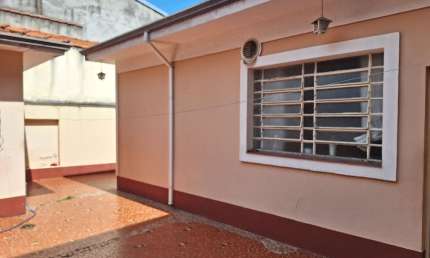 Excelente Casa, Bem Localizada, perto de Bancos, Supermercados, Comércio em Geral