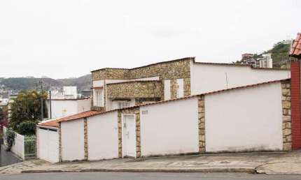 Comprar Casa 03 quartos - Bom Pastor - Juiz De Fora - Rezende Imóveis
