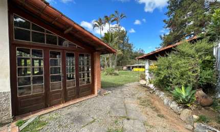 Refúgio de tranquilidade a poucos minutos do Centro de Juiz de Fora! Granja à venda no no bair