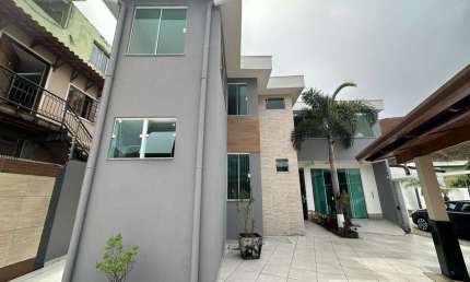 Um verdadeiro refúgio de conforto e tranquilidade no bairro Santos Dumont! Casa Duplex à venda.