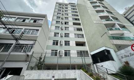 Um lar clássico, espaçoso e pensado pra quem busca o melhor, no Centro. de Juiz de Fora