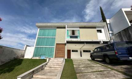 Segurança, exclusividade e o privilégio de viver no alto! Essa casa tem tudo isso. Casa à venda no Spina Ville!