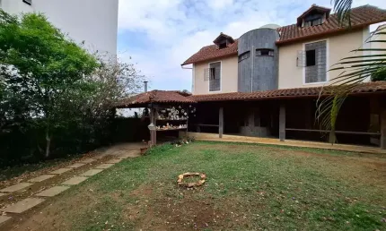 Ampla e versátil: Casa com 4 quartos e quintal espaçoso no bairro São Pedro