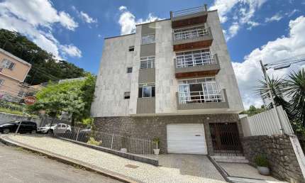 Privacidade, espaço e uma localização privilegiada!  Duplex de 145m² no Bom Pastor.