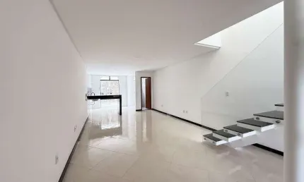 Casa geminada DUPLEX, com 3 quartos (1 suíte com varanda)