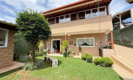 PRIVACIDADE! Casa à venda no Colinas do Imperador, no bairro São Pedro!