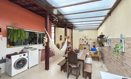 Casa Linear à Venda no Bairro Nossa Senhora de Fátima - 190m² de Conforto e Espaço!