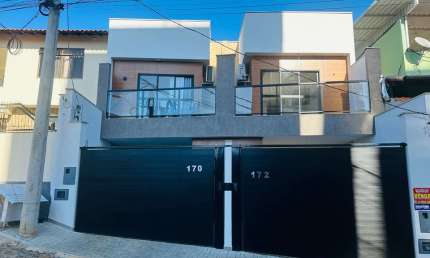Conforto, espaço e comodidade em cada detalhe desta casa no Martelos! Casa à venda  com 3 suítes.