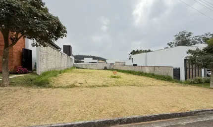 Terreno à venda no Residencial Alvim! Seu novo começo começa aqui: construa do seu jeito em um cenário de tranquilidade e segurança