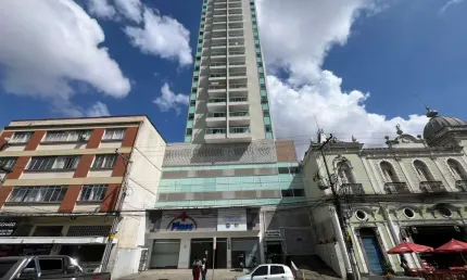 Conecte-se com o melhor da cidade — direto do seu terraço! cobertura à venda no centro.