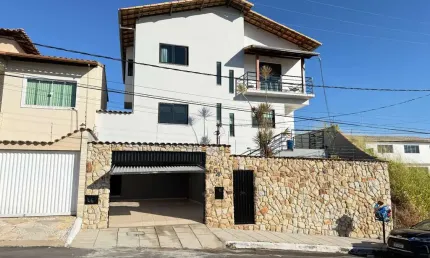 Casa com 3 quartos à venda na Rua Luiz de Souza Brandão, Quintas das Avenidas, Juiz de Fora