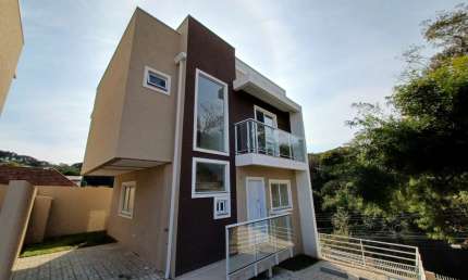 Sobrado novo em condomínio, 3 quartos sendo uma suíte e 2 vagas