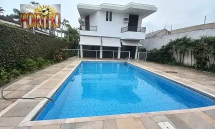 Casa na Enseada em excelente estado de conservação!