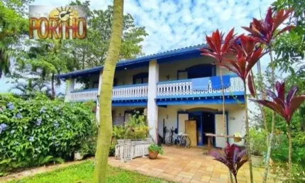 Casa Estilo Colonial na Enseada – 5 Dormitórios sendo 3 Suítes
