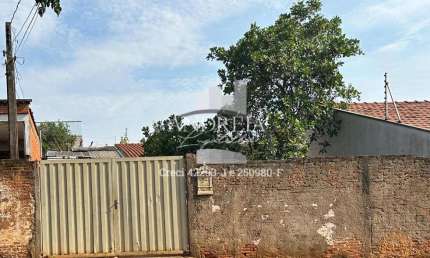 Terreno à venda no Centro, Araraquara  por R$ 250.000