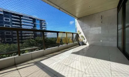 Comece cada dia com a inspiradora vista do mar neste deslumbrante apartamento.