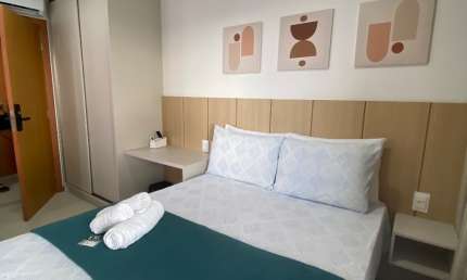 Lindo Studio com varanda mobiliado no Caminho das Árvores