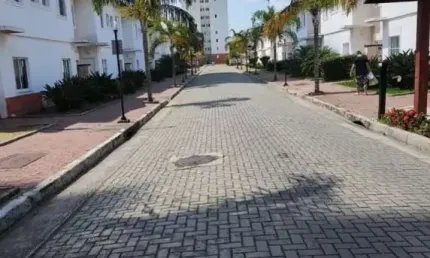 Casa com 3 quartos à venda no Jardim Didinha, Jacareí  por R$ 446.000