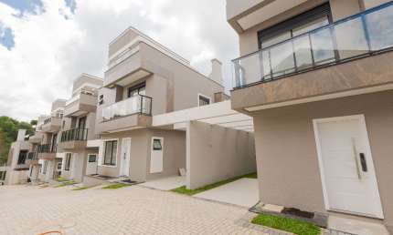 Maravilhosos sobrados triplex com 3 dormitórios na melhor localização do Mercês