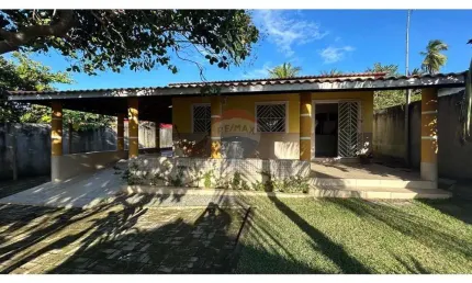 'Sonho Real em Camaçari: Casa com Jardim e Garagem'