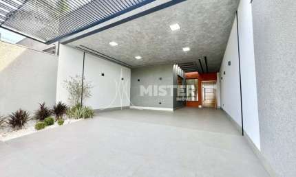 Fabulosa Casa com Três Suítes e Piscina no Jardim Paraízo em Maringá.