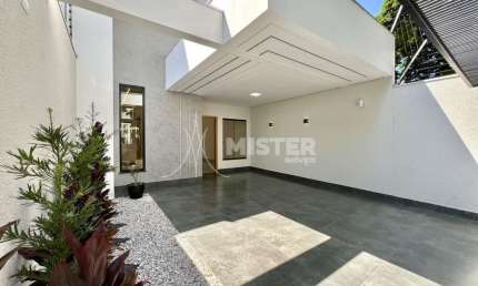 Casa com Excelente Acabamento e Três Dormitórios no Parque das Grevileas em Maringá.