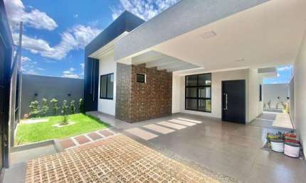 Imóvel com Piscina e corredor lateral no Jardim Oriental, Maringá - Venda