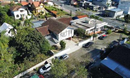 Casa para Venda em Blumenau, Velha, 3 dormitórios, 3 banheiros, 4 vagas