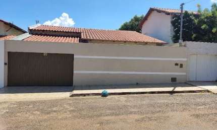 Vendo ou troco por apartamento casa no Jamil Miguel