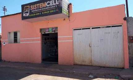 Casa com lote grande e ponto comercial no Bairro Industrial