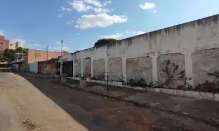Excelente Área Próxima ao Colégio Couto e Unievangélica