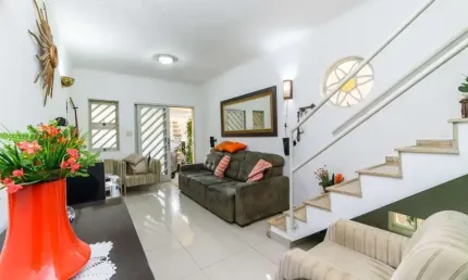 Funcional casa tipo para venda em parque colonial com 3 quartos, sendo 1 suíte, 93m²