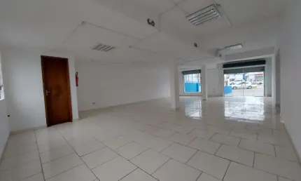 Ampla sala térrea com estacionamento - localizada na rua francisco derosso