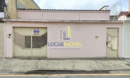 Casa solta a venda de 4/4 sendo uma suíte no Centro de Vitória da Conquista, BA