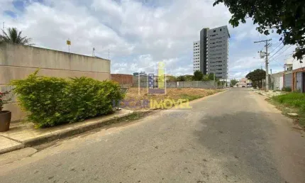 Atenção investidores! Terreno Plano em rua Asfaltada à Venda, em Bairro Candeias, próximo a Av. Olí