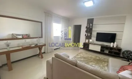 Apartamento térreo à venda, com 4 quartos sendo 2 suítes, com excelente acabamento, garagem para 4