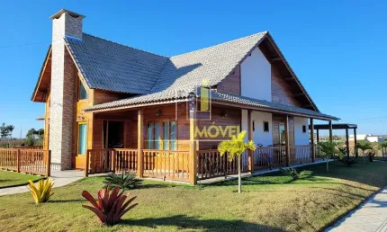 Oportunidade! Casa de 3 quartos sendo 2 suítes  sendo a master com closet, casa com 250m2 de área c