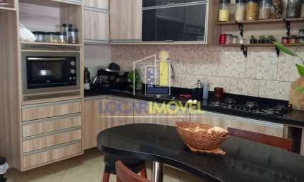 Casa reformada de 3 quartos sendo 1 suíte, garagem coberta,  condomínio fechado à Venda, Primavera,