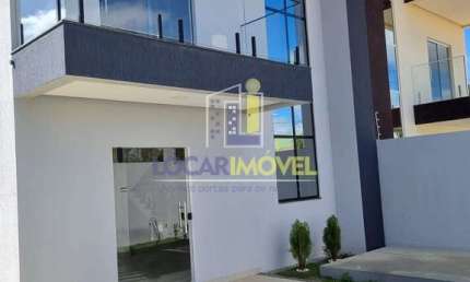 Casa duplex com 3 quartos sendo 3 suítes para Locação, energia, internet e monitoramento inclusos,