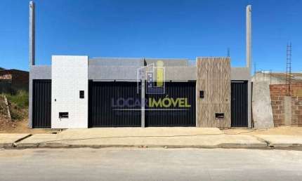 Casa à venda 3 quartos sendo 1 suíte, garagem espaçosa para 2 ou 3 carros, rua asfaltada, água e es