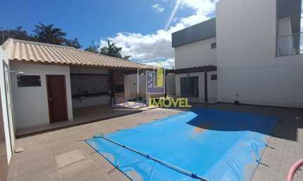 Casa duplex de 3 quartos sendo 2 suítes, piscina, espaço gourmet com churrasqueira depósito e banhe