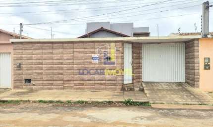 Casa Duplex (solta) com 5/4 sendo 1 suíte, com garagem para 4 carros no Bairro Felícia na região do