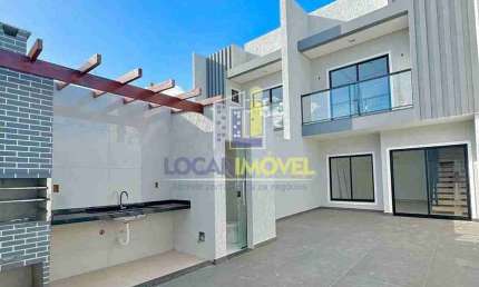Casa Duplex de 4 quartos sendo 1 suíte com closet , área gourmet, quintal e garagem para 2 carros,