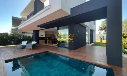 Sobrado no condomínio malibu 5 suítes, e piscina e deck beira lago