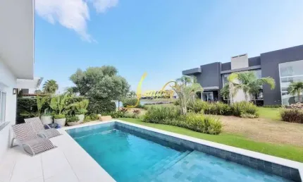 Casa térrea no enseada com piscina aquecida e 4 suítes