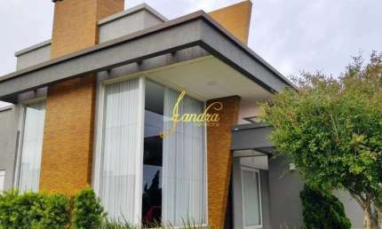 Excelente casa no condomínio capão ilhas! estilo contemporânea, mobiliada e decorada, composta por 03 suítes
