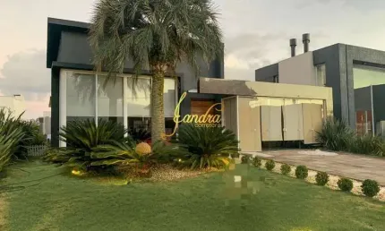 Casa térrea em condomínio fechado mobiliada e decorada