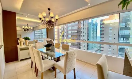 Apartamento central com 02 dormitórios e ar condicionado e box de garagem